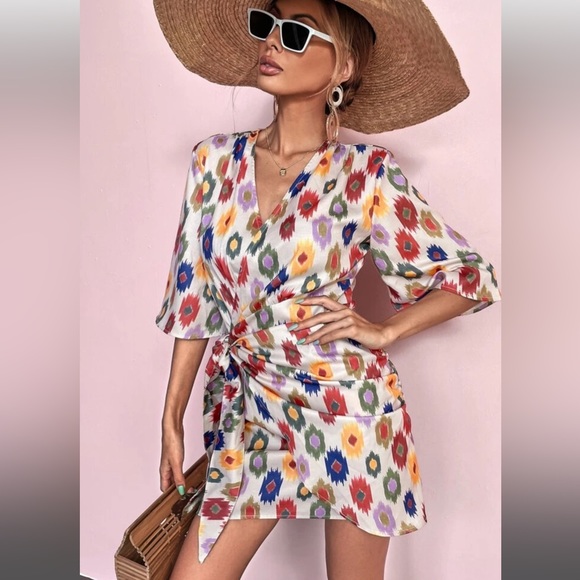 Floral print wrap dress - Picture 2 of 6